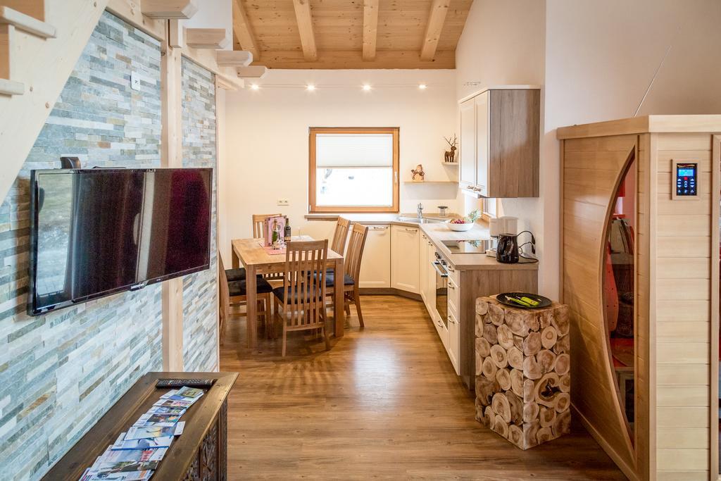 Zugspitzchalets Biberwier Ruang foto