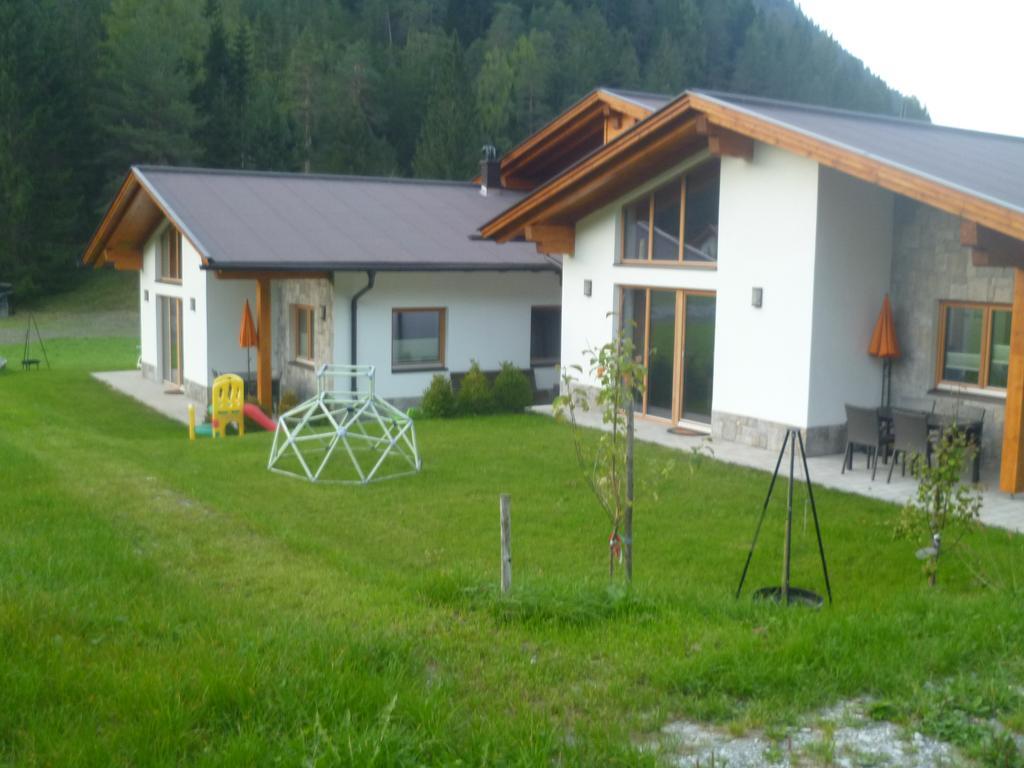 Zugspitzchalets Biberwier Bagian luar foto